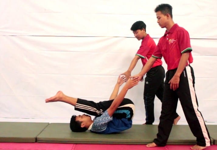 Berbagai Latihan Guling Lenting